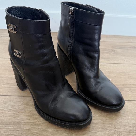 Chanel Turnlock Ankle Boots 40 - Picture 4 of 12